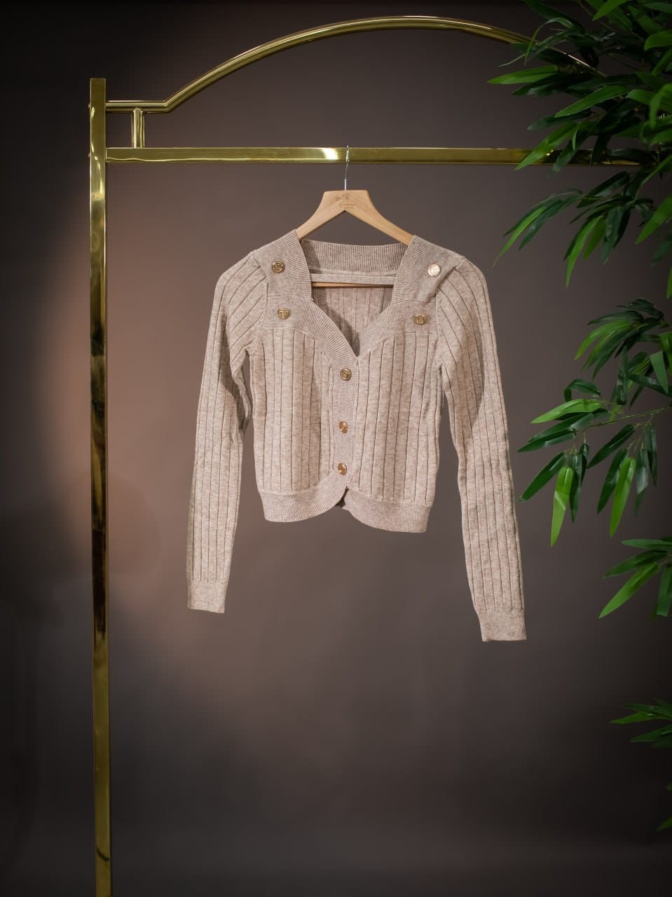 بلوزة مع ازرار